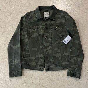 NWT! Women’s SONOMA Camo Jacket Size M